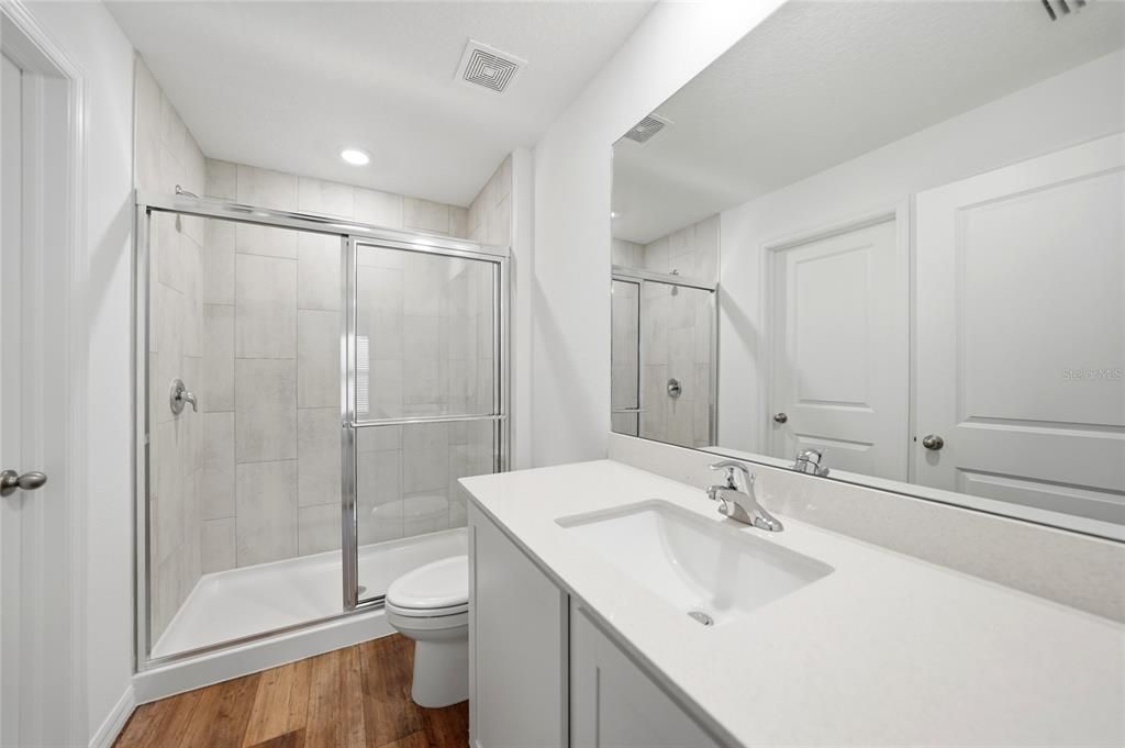 Activo con contrato: $289,900 (3 camas, 2 baños, 1461 Pies cuadrados)