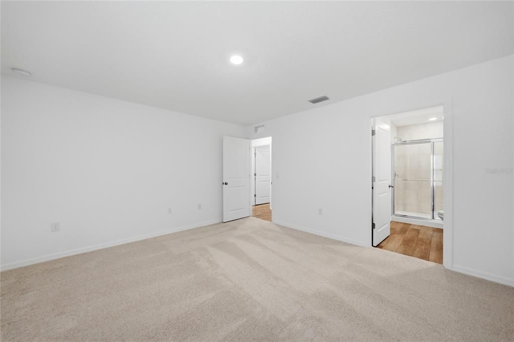Activo con contrato: $289,900 (3 camas, 2 baños, 1461 Pies cuadrados)