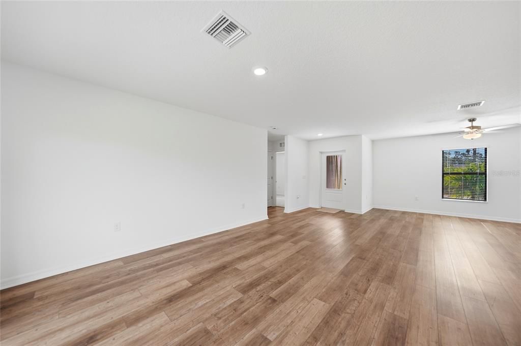 Activo con contrato: $289,900 (3 camas, 2 baños, 1461 Pies cuadrados)