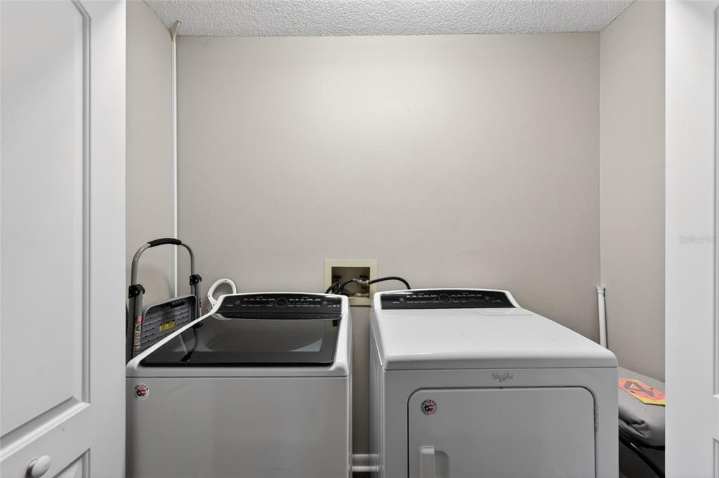 Active With Contract: $350,000 (3 beds, 2 baths, 1584 Square Feet)