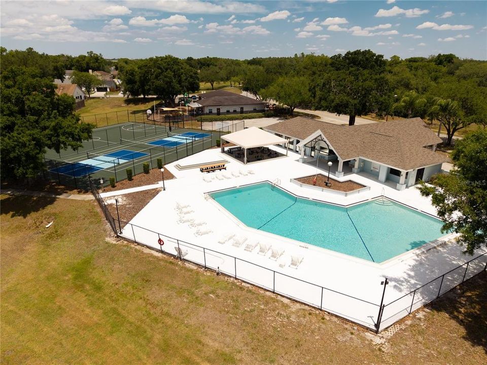 Active With Contract: $350,000 (3 beds, 2 baths, 1584 Square Feet)