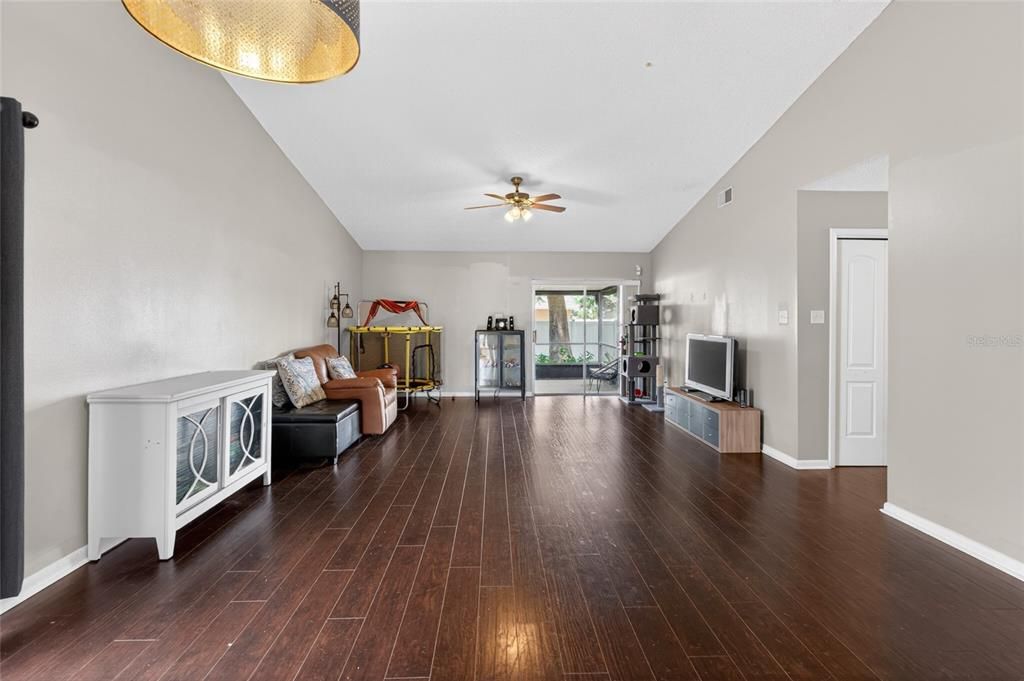 Active With Contract: $350,000 (3 beds, 2 baths, 1584 Square Feet)