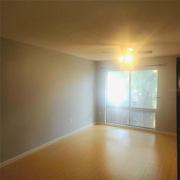 For Rent: $1,100 (1 beds, 1 baths, 642 Square Feet)