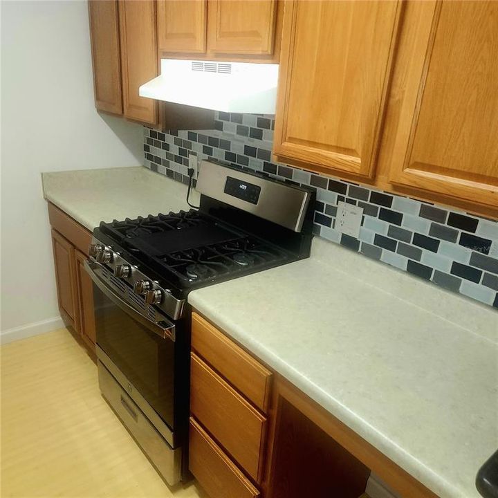 For Rent: $1,100 (1 beds, 1 baths, 642 Square Feet)