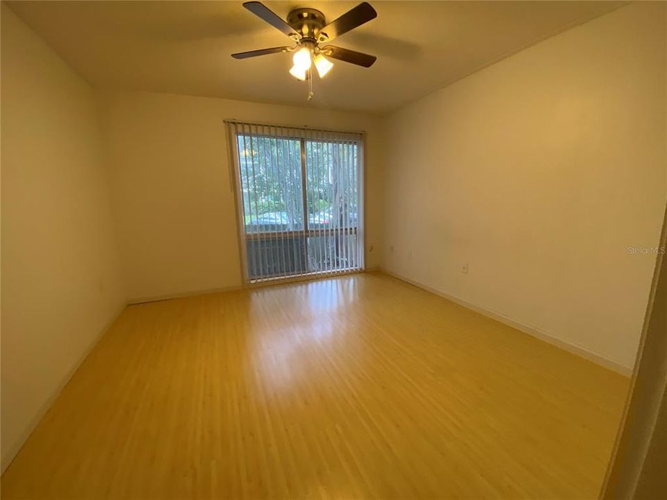For Rent: $1,100 (1 beds, 1 baths, 642 Square Feet)