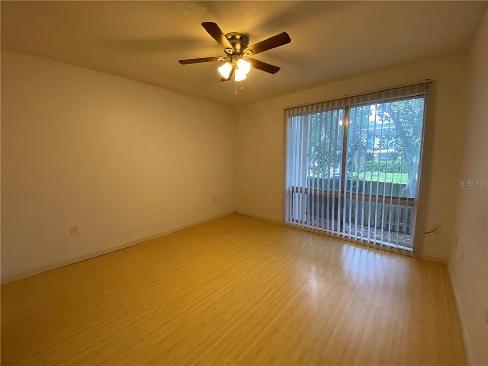For Rent: $1,100 (1 beds, 1 baths, 642 Square Feet)