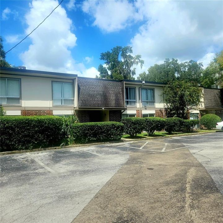 For Rent: $1,100 (1 beds, 1 baths, 642 Square Feet)
