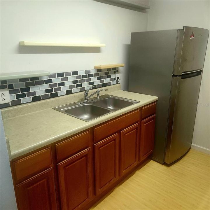 For Rent: $1,100 (1 beds, 1 baths, 642 Square Feet)