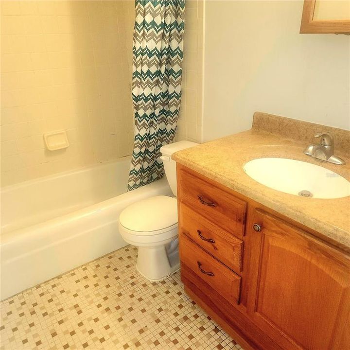 For Rent: $1,100 (1 beds, 1 baths, 642 Square Feet)