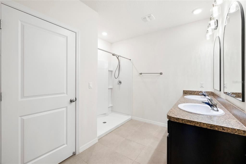 Activo con contrato: $350,000 (3 camas, 2 baños, 1690 Pies cuadrados)