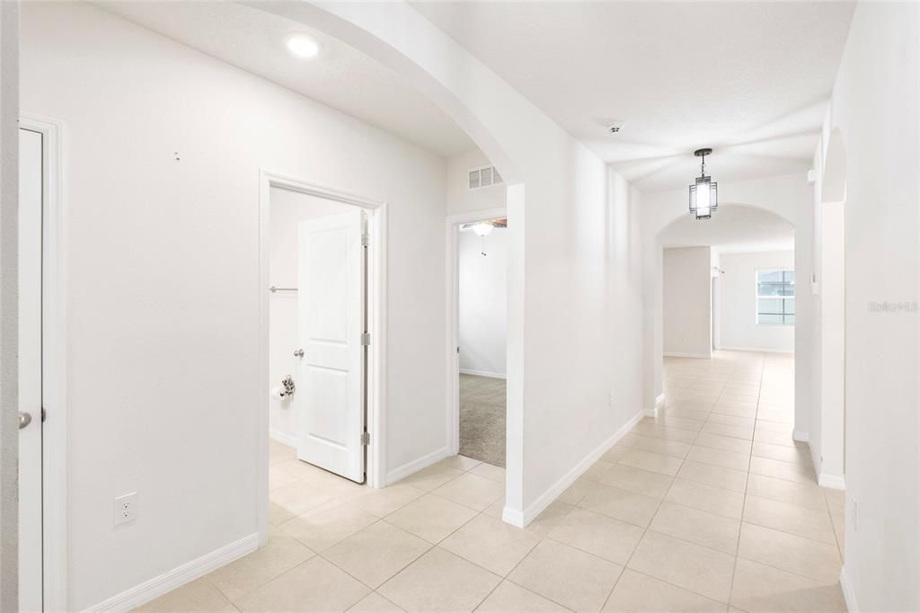 Activo con contrato: $350,000 (3 camas, 2 baños, 1690 Pies cuadrados)