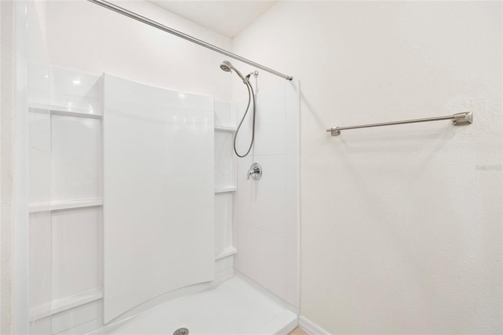 Activo con contrato: $350,000 (3 camas, 2 baños, 1690 Pies cuadrados)