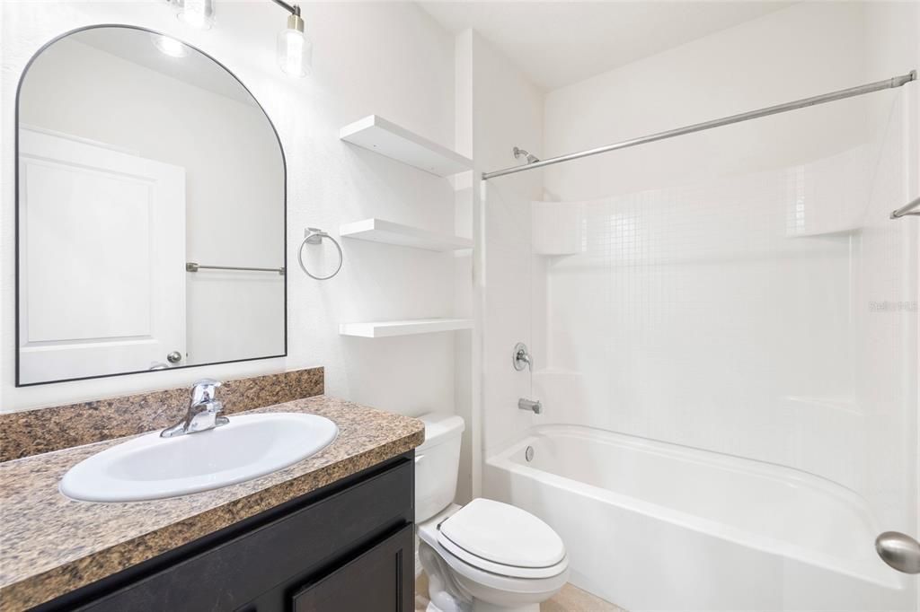 Activo con contrato: $350,000 (3 camas, 2 baños, 1690 Pies cuadrados)