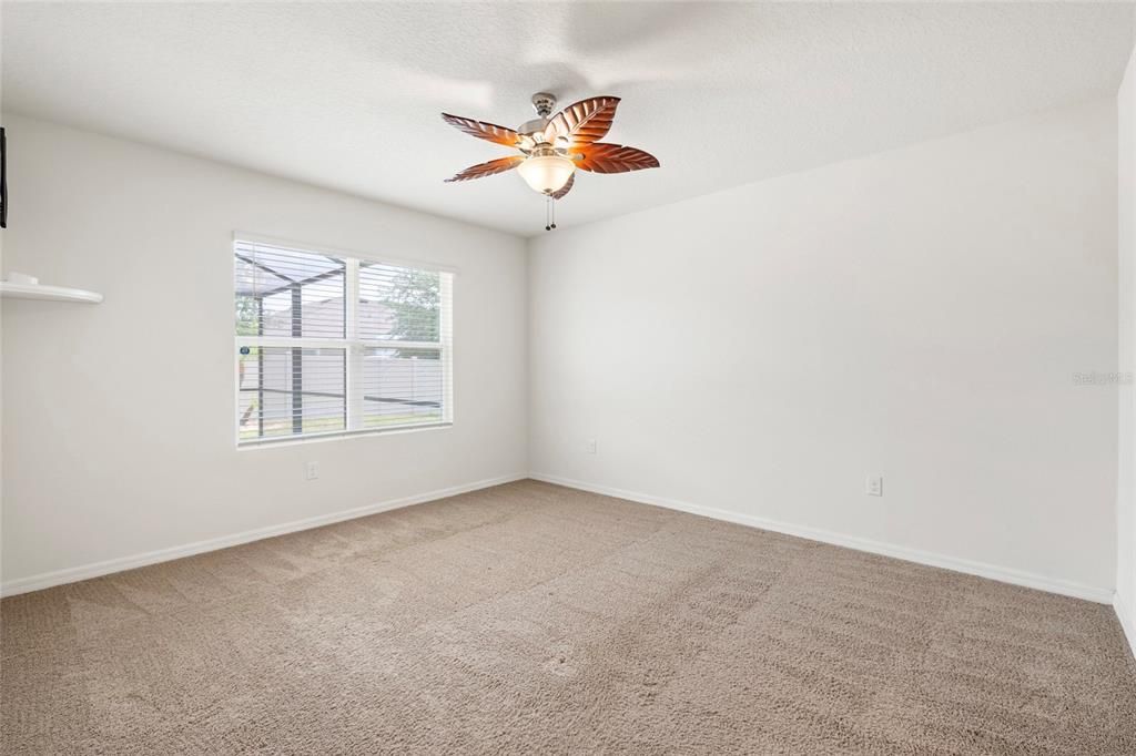 Activo con contrato: $350,000 (3 camas, 2 baños, 1690 Pies cuadrados)