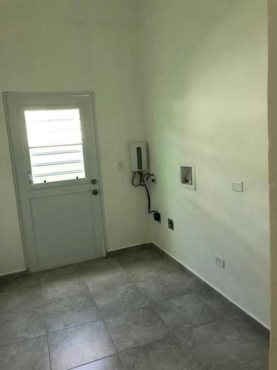 待售: $289,900 (18 贝兹, 0 浴室, 2700 平方英尺)