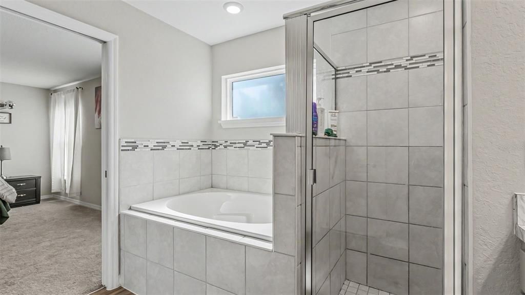 На продажу: $329,900 (4 спален, 2 ванн, 1715 Квадратных фут)