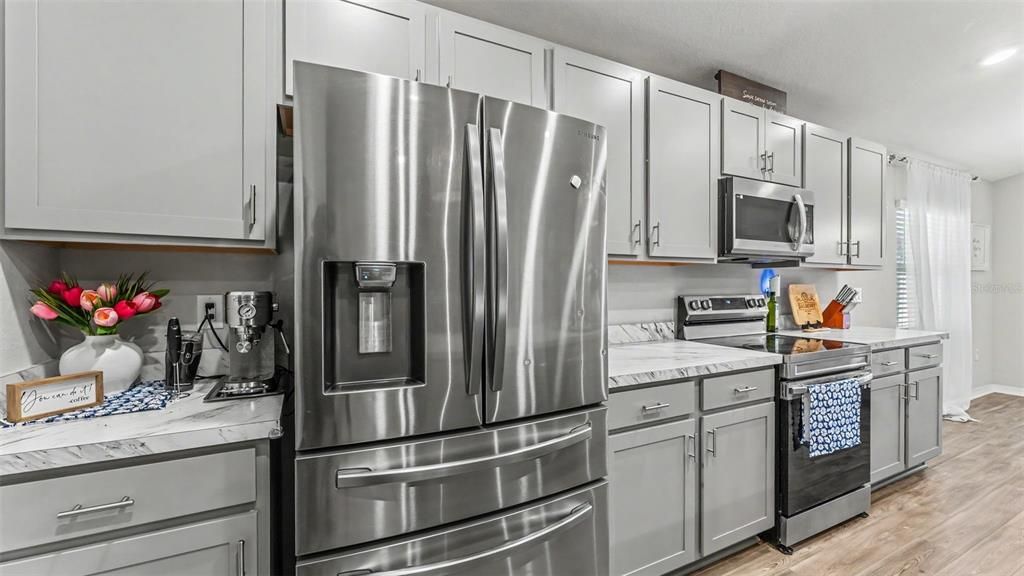 На продажу: $329,900 (4 спален, 2 ванн, 1715 Квадратных фут)