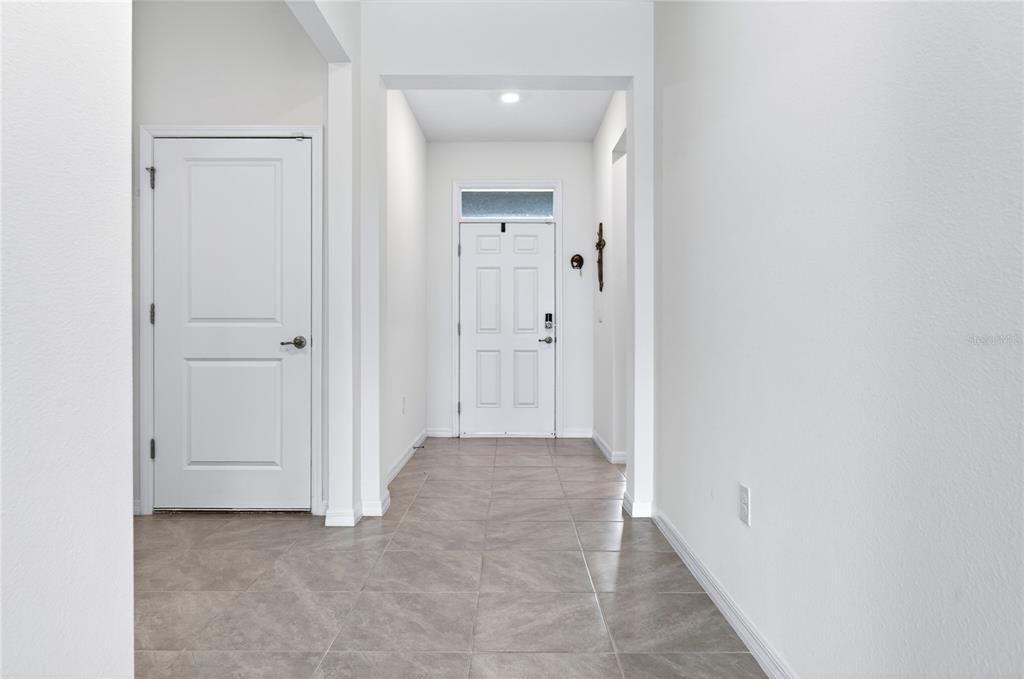 待售: $320,000 (4 贝兹, 2 浴室, 2036 平方英尺)