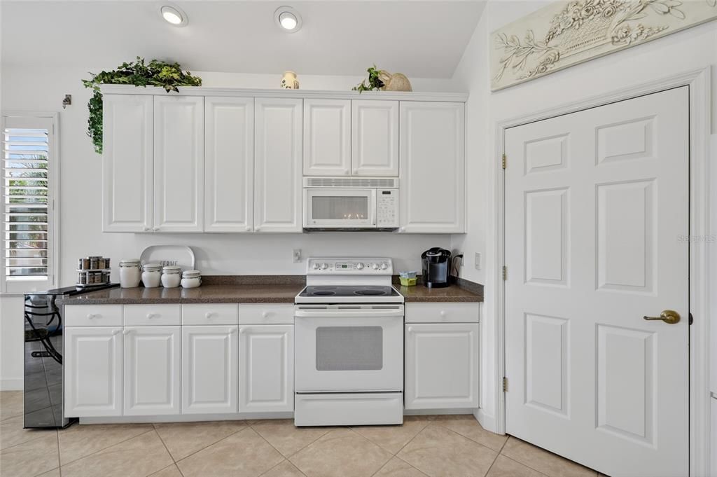 For Sale: $469,000 (3 beds, 2 baths, 2255 Square Feet)