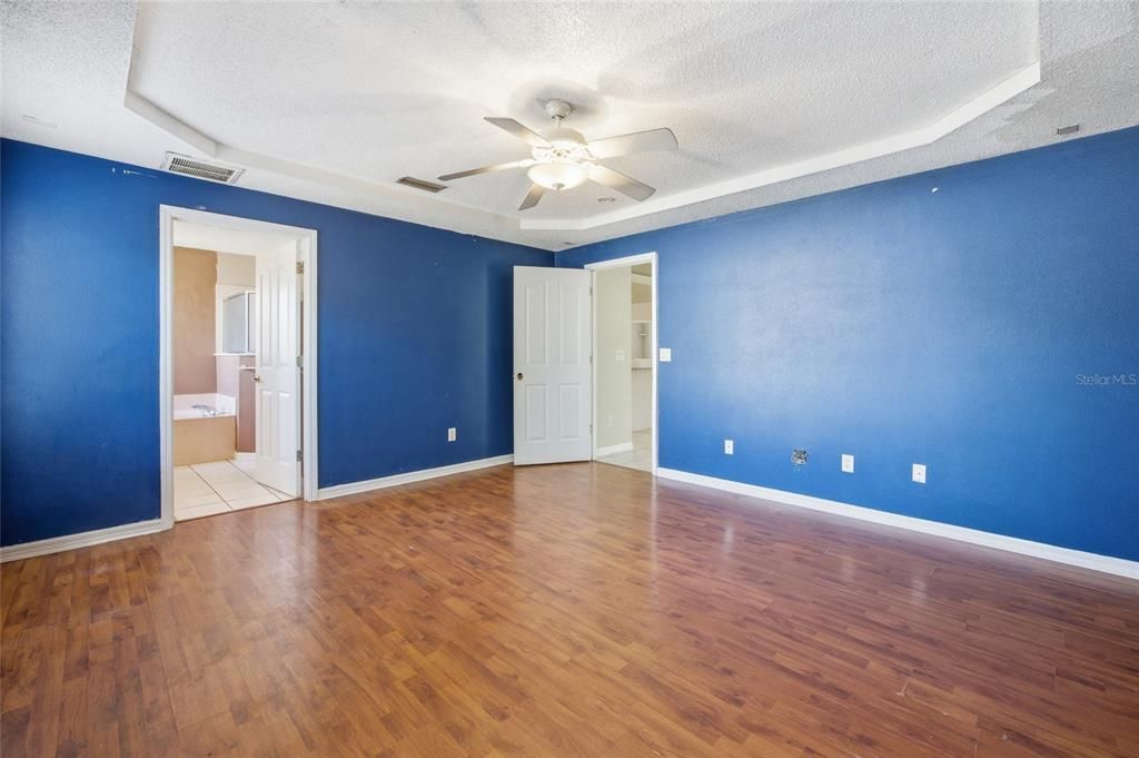 Active With Contract: $210,000 (3 beds, 2 baths, 1966 Square Feet)