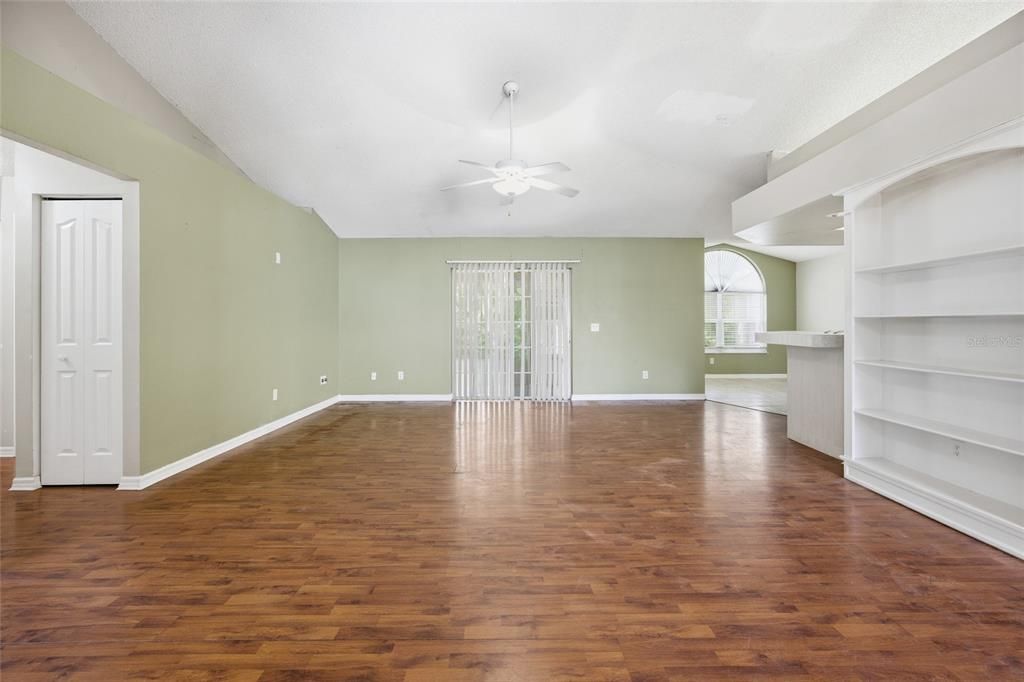 Active With Contract: $210,000 (3 beds, 2 baths, 1966 Square Feet)