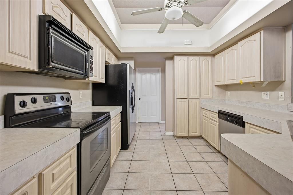 Active With Contract: $210,000 (3 beds, 2 baths, 1966 Square Feet)