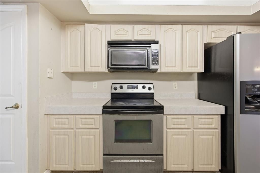Active With Contract: $210,000 (3 beds, 2 baths, 1966 Square Feet)