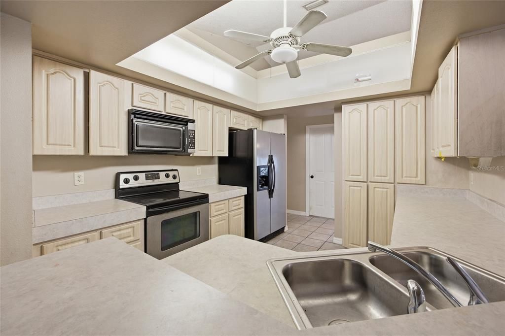Active With Contract: $210,000 (3 beds, 2 baths, 1966 Square Feet)