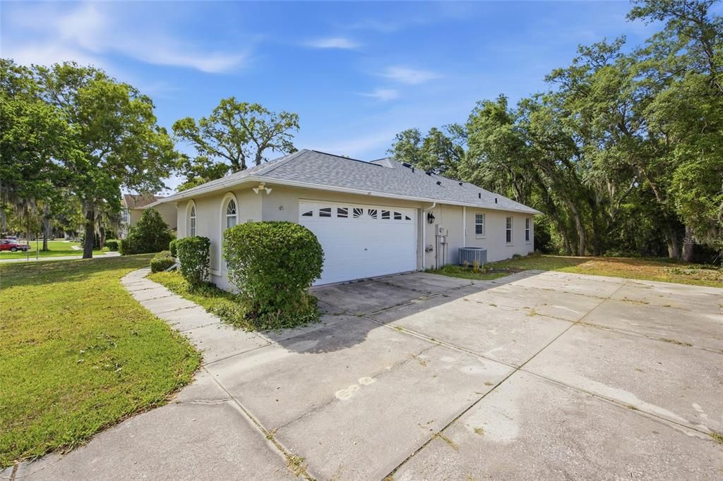 Active With Contract: $210,000 (3 beds, 2 baths, 1966 Square Feet)