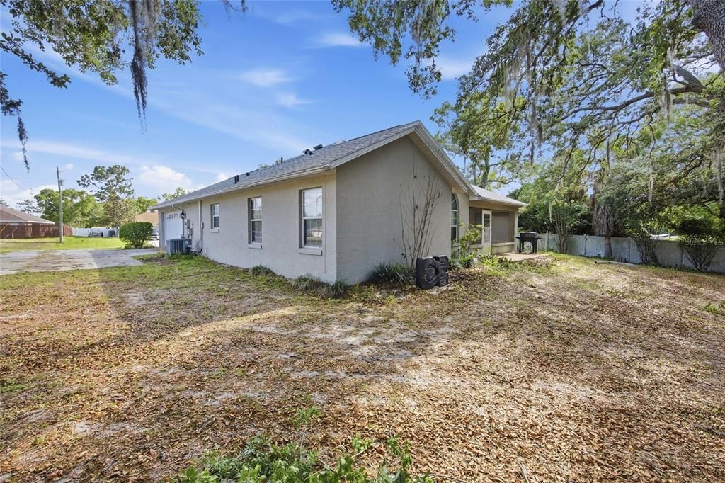 Active With Contract: $210,000 (3 beds, 2 baths, 1966 Square Feet)