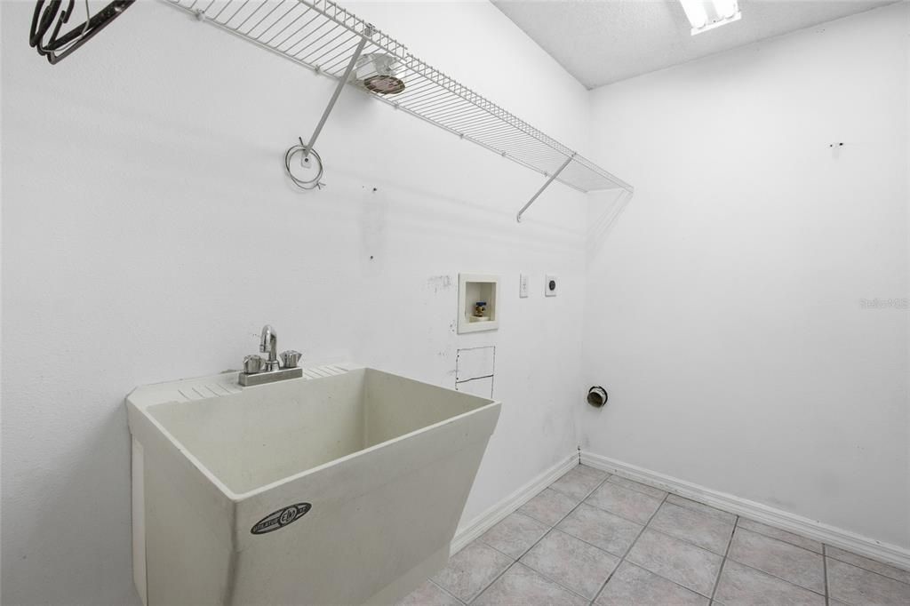 Active With Contract: $210,000 (3 beds, 2 baths, 1966 Square Feet)