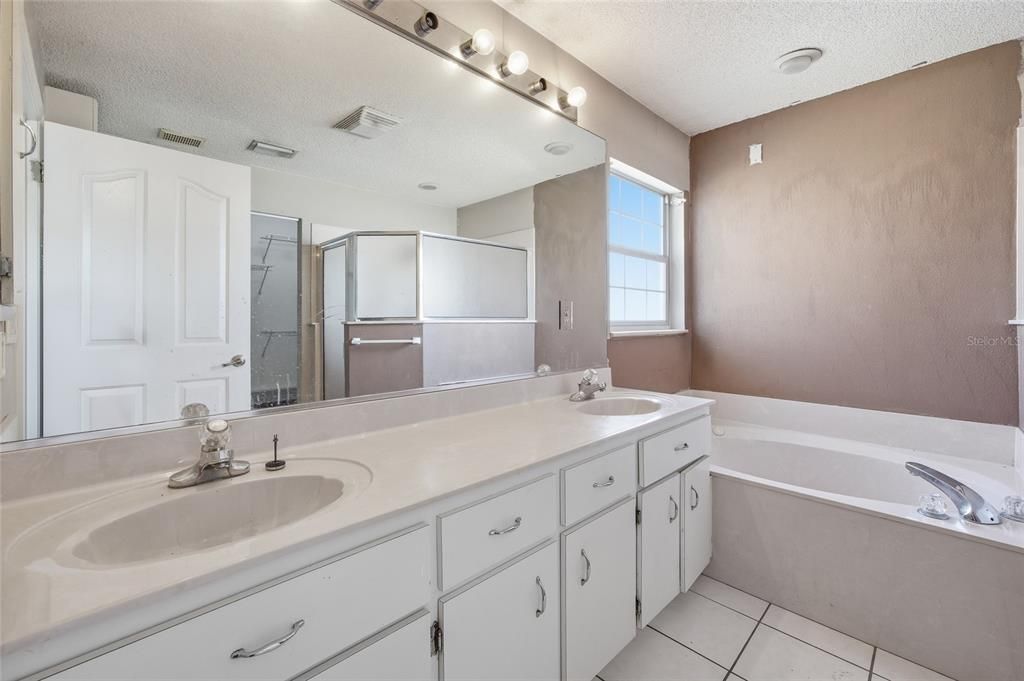 Active With Contract: $210,000 (3 beds, 2 baths, 1966 Square Feet)