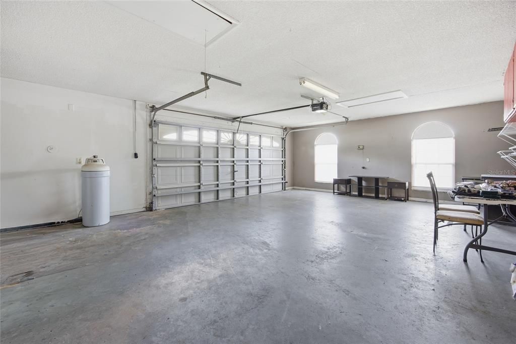 Active With Contract: $210,000 (3 beds, 2 baths, 1966 Square Feet)