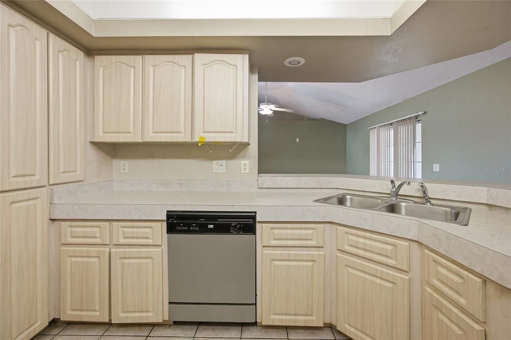 Active With Contract: $210,000 (3 beds, 2 baths, 1966 Square Feet)
