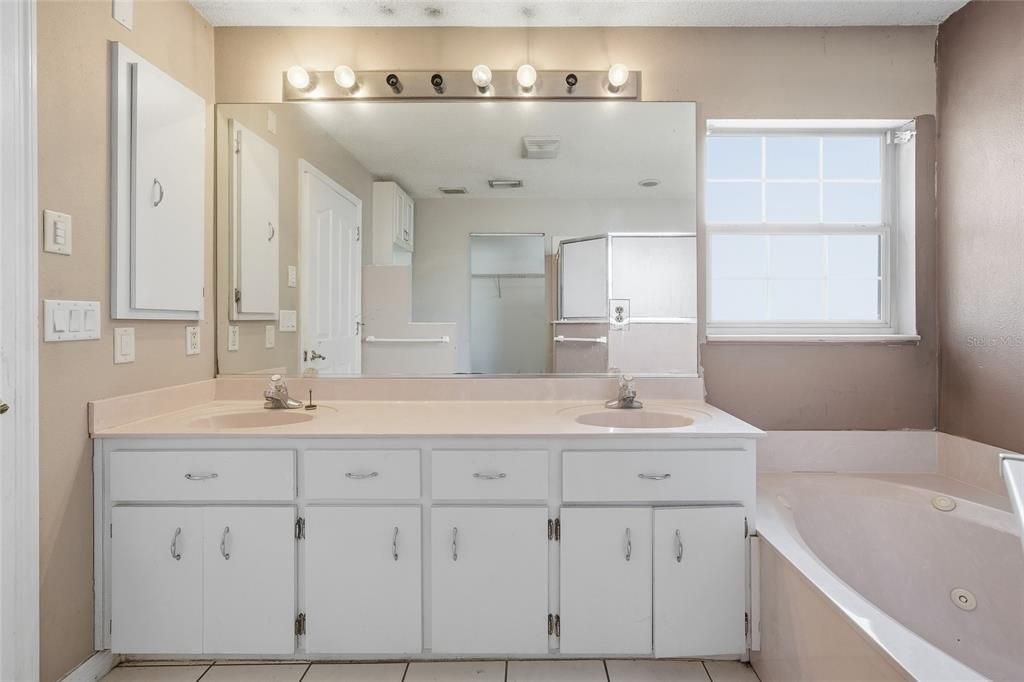 Active With Contract: $210,000 (3 beds, 2 baths, 1966 Square Feet)