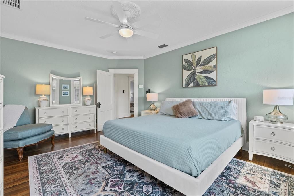 For Sale: $1,095,000 (4 beds, 5 baths, 2810 Square Feet)