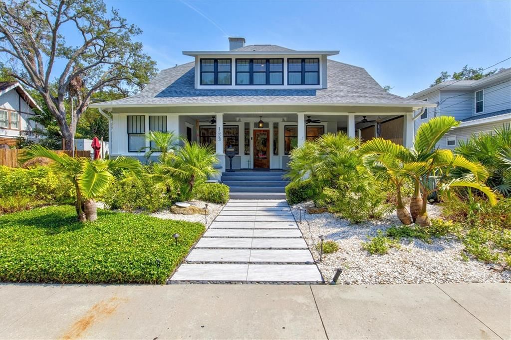 For Sale: $1,095,000 (4 beds, 5 baths, 2810 Square Feet)