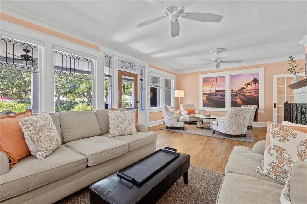For Sale: $1,095,000 (4 beds, 5 baths, 2810 Square Feet)