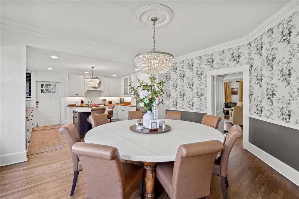 For Sale: $1,095,000 (4 beds, 5 baths, 2810 Square Feet)