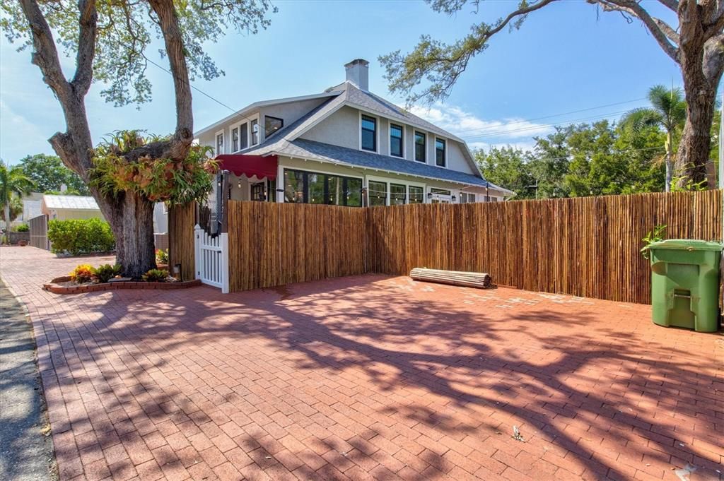 For Sale: $1,095,000 (4 beds, 5 baths, 2810 Square Feet)