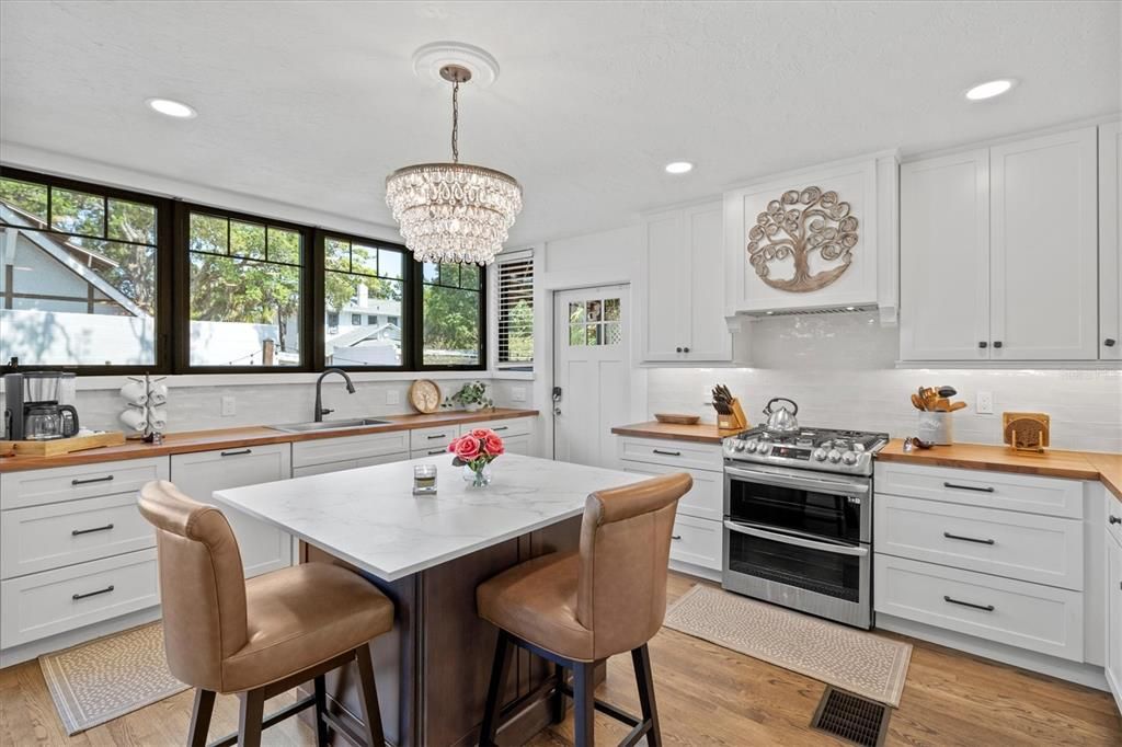 For Sale: $1,095,000 (4 beds, 5 baths, 2810 Square Feet)