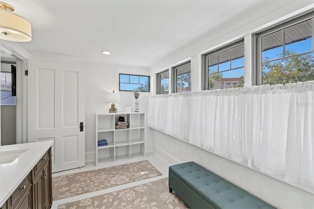 For Sale: $1,095,000 (4 beds, 5 baths, 2810 Square Feet)