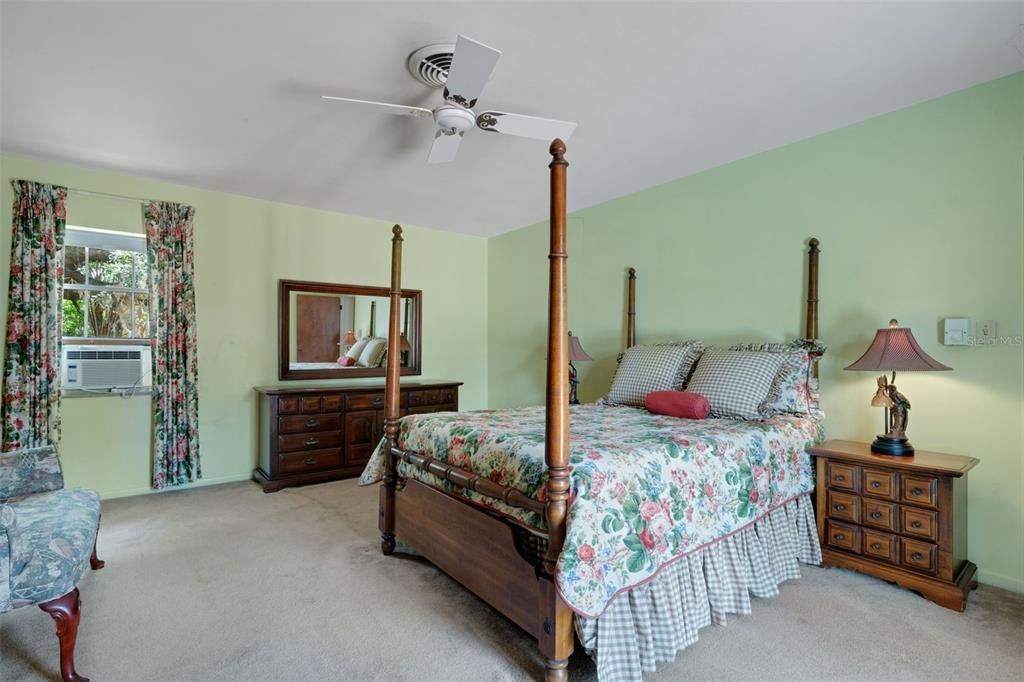 For Sale: $649,000 (5 beds, 3 baths, 3326 Square Feet)