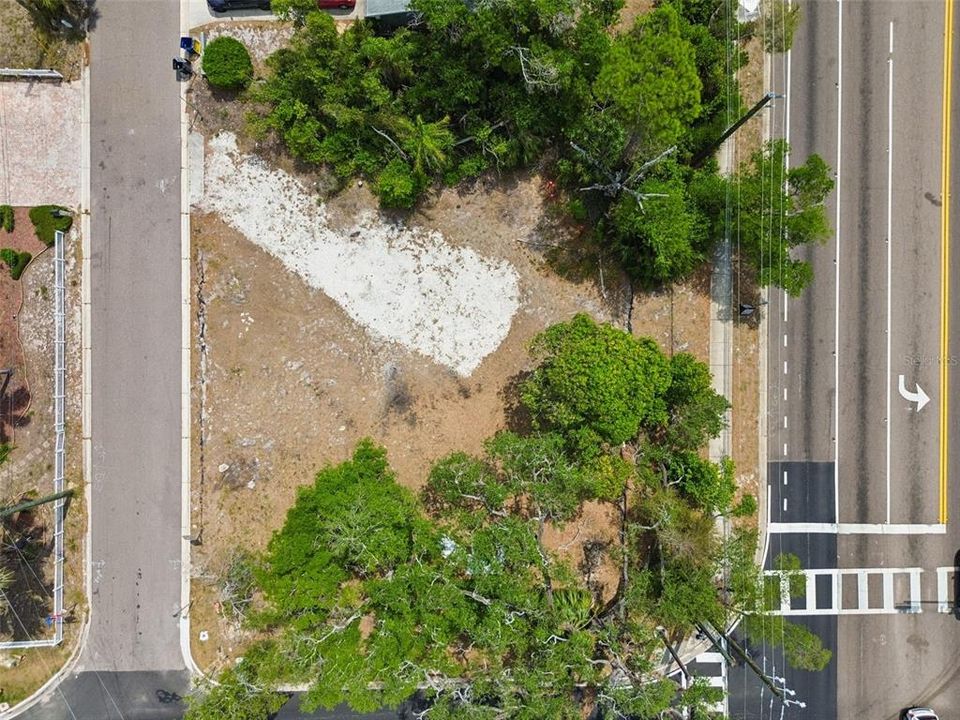 For Sale: $650,000 (0.28 acres)