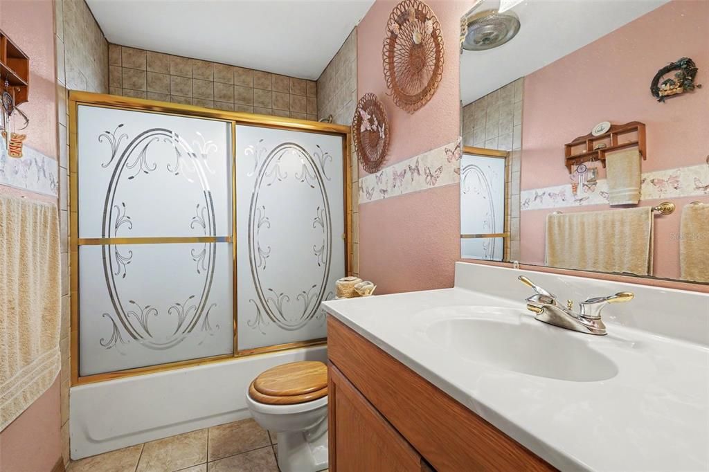 Activo con contrato: $280,000 (3 camas, 2 baños, 1650 Pies cuadrados)