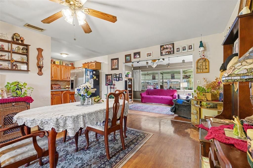 Activo con contrato: $280,000 (3 camas, 2 baños, 1650 Pies cuadrados)
