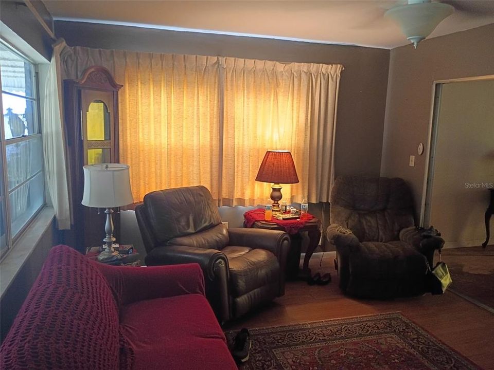 Activo con contrato: $280,000 (3 camas, 2 baños, 1650 Pies cuadrados)