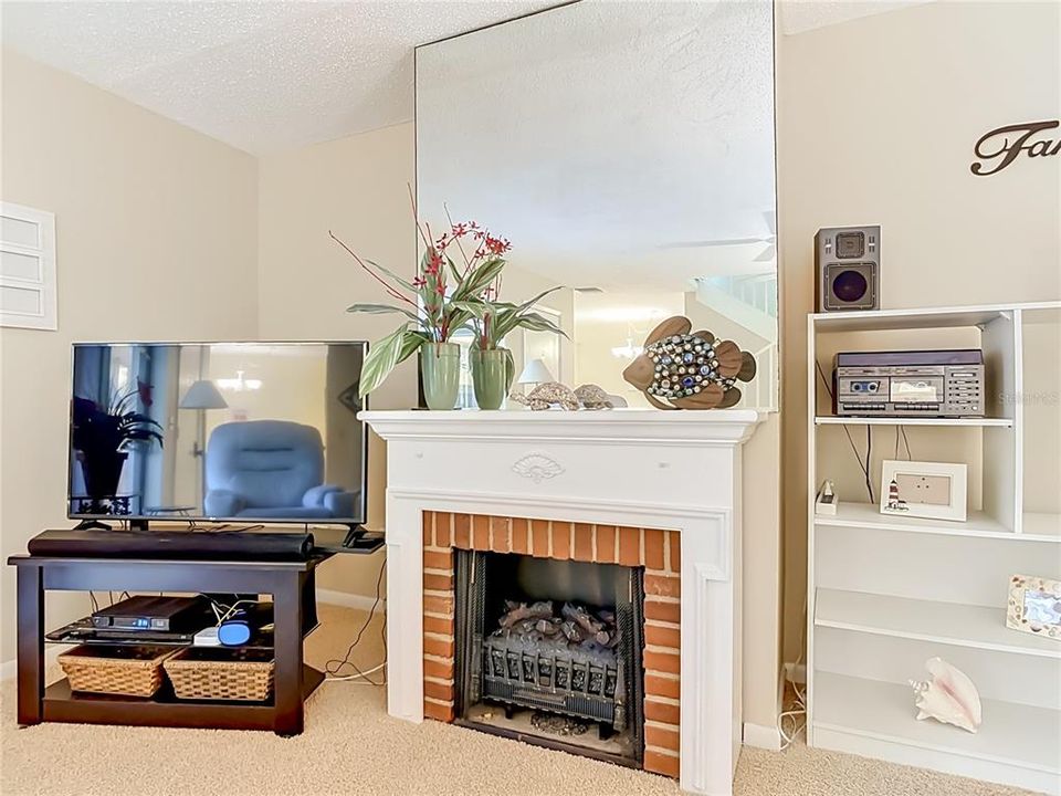 For Sale: $300,000 (2 beds, 2 baths, 1188 Square Feet)