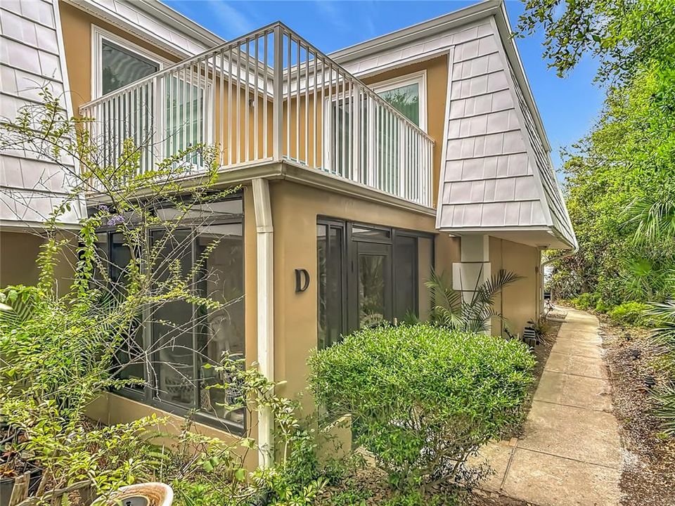 For Sale: $300,000 (2 beds, 2 baths, 1188 Square Feet)