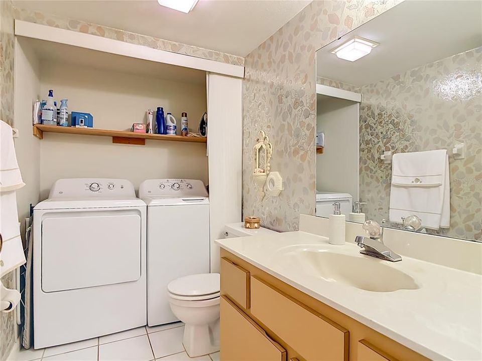For Sale: $300,000 (2 beds, 2 baths, 1188 Square Feet)